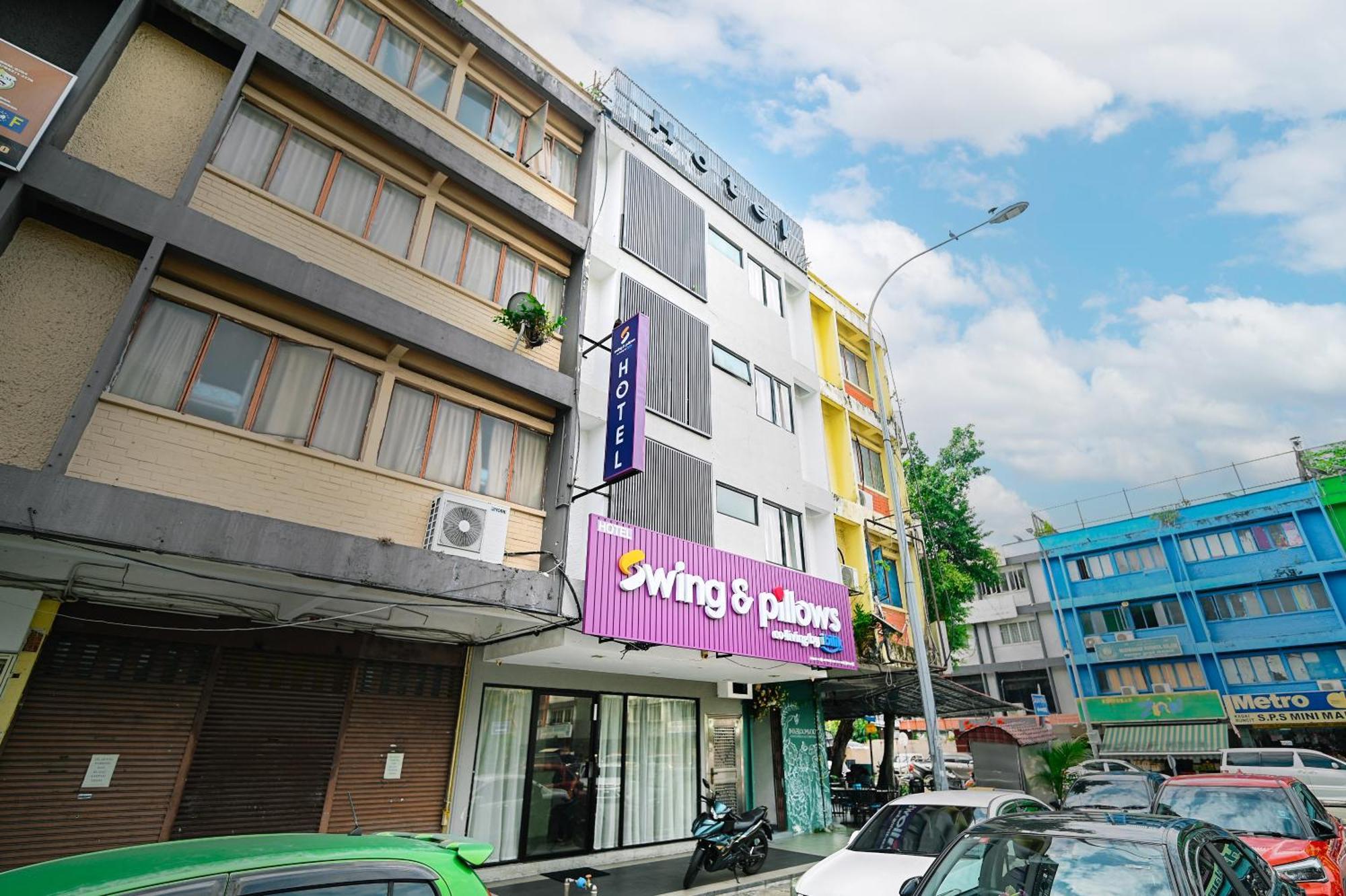 Swing & Pillows - Kl Pekeliling — Photos 1